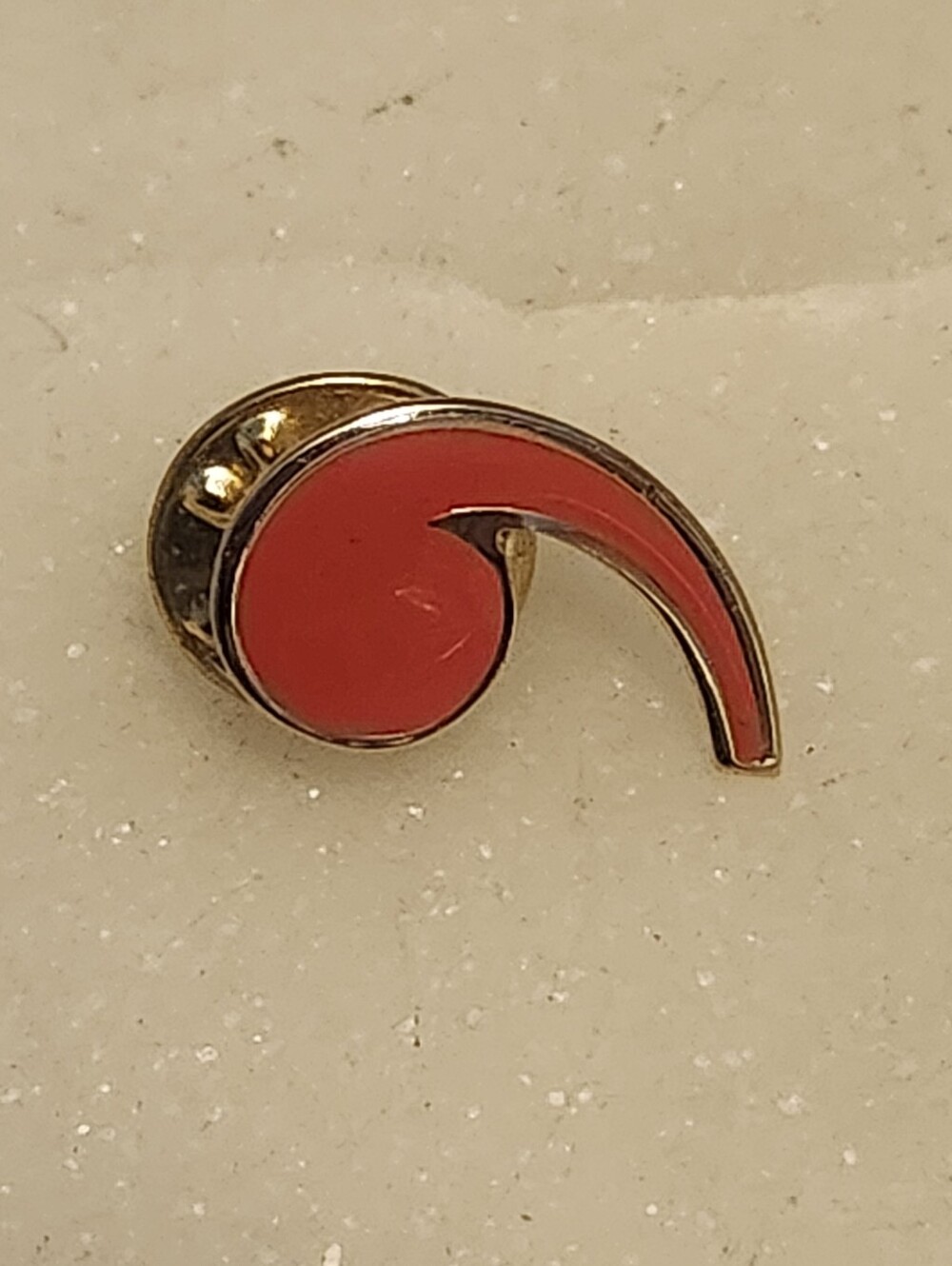 Vtg Gold-Tone Abstract Swirl Enamel Red Brooch